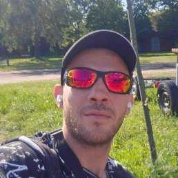 Viktor, 32, 