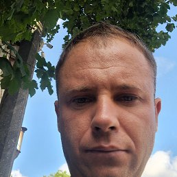 Iurie, 36, 