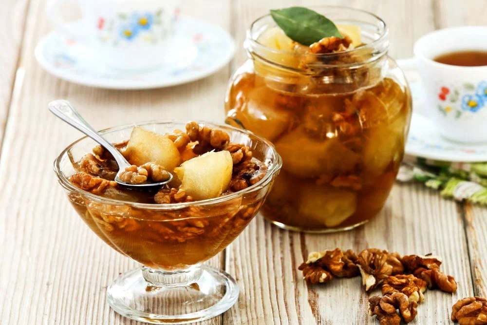 ВАРЕНЬЕ ИЗ ЯБЛОК С ГРЕЦКИМИ ОРЕХАМИ — НЕЖНОЕ И ОРИГИНАЛЬНОЕ ЛАКОМСТВО.Нежное яблочное варенье в ...