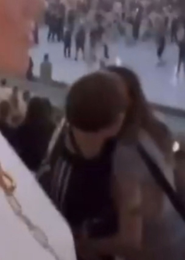 Юля барановская случайно застала сцену поцелуя генсухи и токсиса на выступлении Егора Крида. Это ... - 2