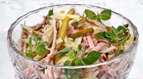 Салат по-швейцарски.Ингредиенты:Тархун 1 веточка (листья)Огурцы свежие 2шт. (небольшие)Лимонный сок ...