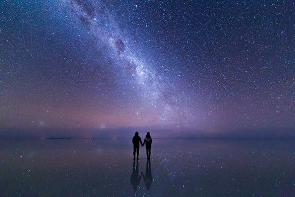 А на небе — звезды. Самые обычные звезды на самом обычном небе. И я не знаю и не хочу знать их имен. ...