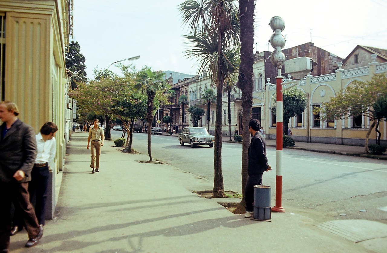   , ,  , 1975 .