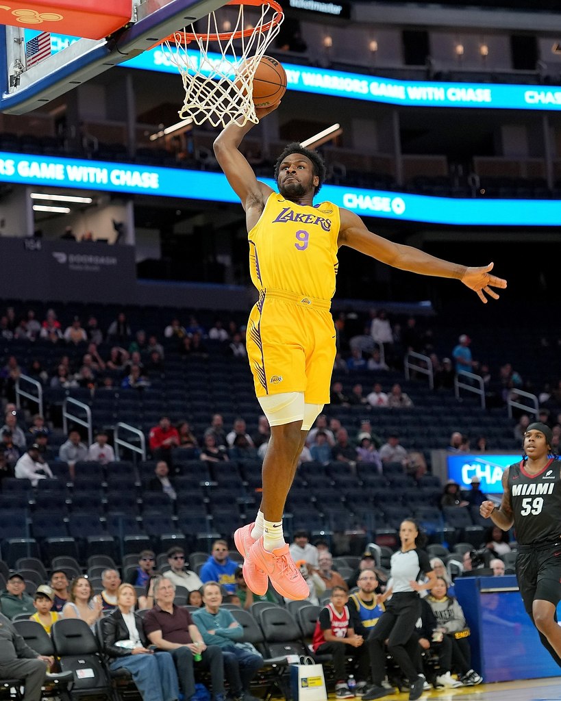      - Lebron 20.: https://fotostrana.ru/away?to=/sl/mMC2