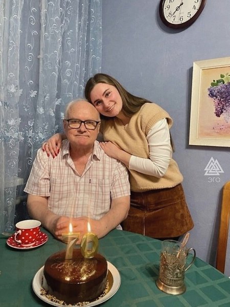 Девушка поделилась фотографией с дедушкой 20 лет спустя. Так тепло от таких фото - 2