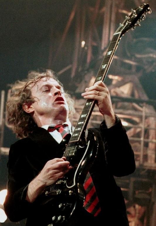31  1955 . -   ,  -     . "AC / DC ". - 3
