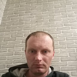 Ahdrey, 33, 