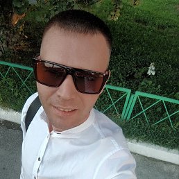 Aleksej, 33, 