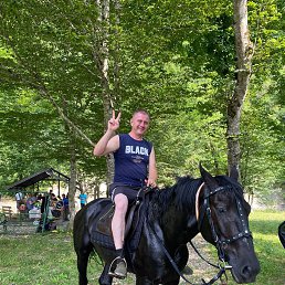 Aleks, 49, 