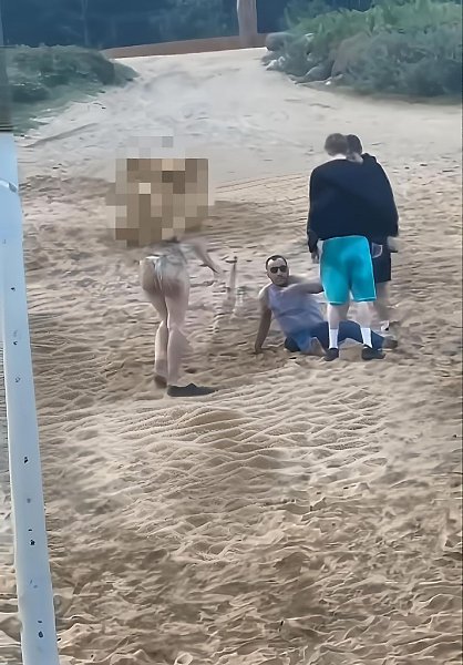 В Озерках группа парней спасла девушку от насильника. На одном из пляжей к несовершеннолетней ...
