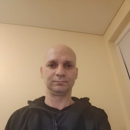 Darius, 43, 
