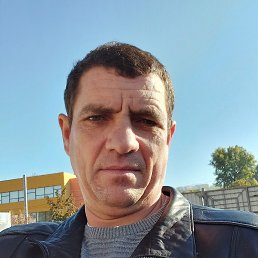 Oleg, 42, 