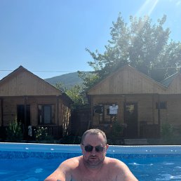 Levani, 41, 