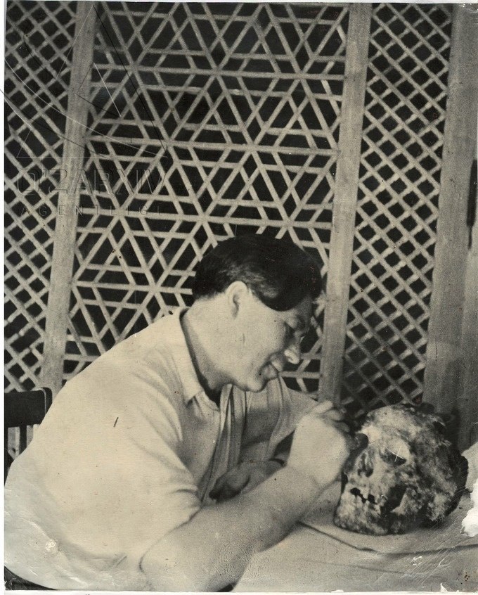 ,         ,  1941  - 2