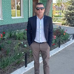 Gheorghe, 45, 