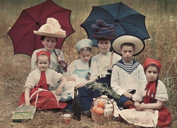 Выставка «Модницы XIX — начала XX века» 0+.до 18 августаМода — зеркало эпохи. Эта популярная фраза ...