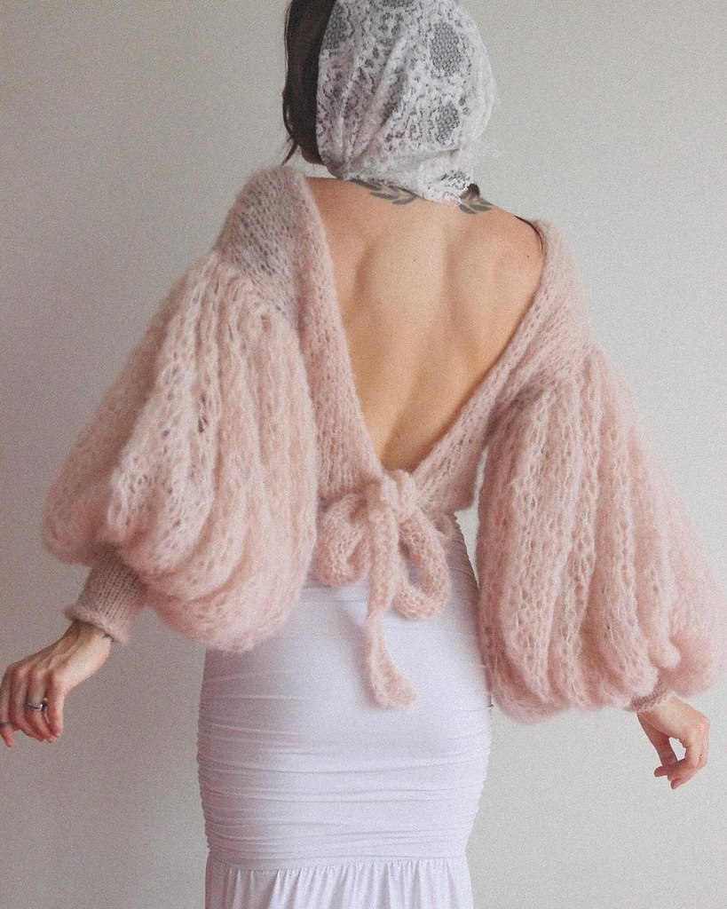 Вязаные вещи ручной работы всегда притягивают внимание своей фактурой и теплом. Такой свитер с ... - 6