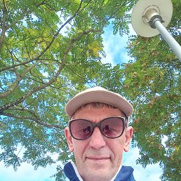 Konrad, 62, 