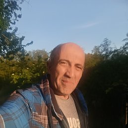 Lado, 43, 