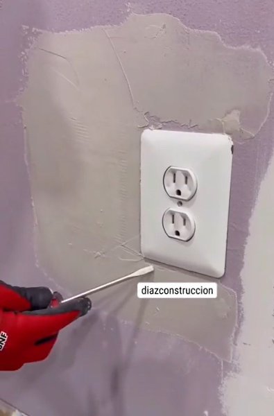 Если переселили розетку, то нужно заделать дырку - 2