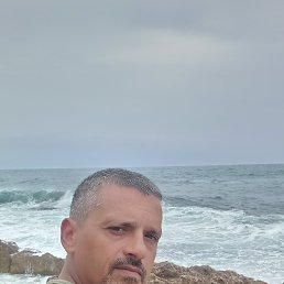 Deni, 44, 