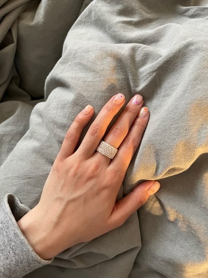 Минимализм, стиль и ручная работа — кольца из бисера снова на пике популярности. Их простая ... - 2