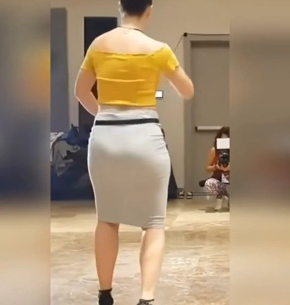 89% :         )