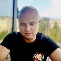 Valentin, 32, 