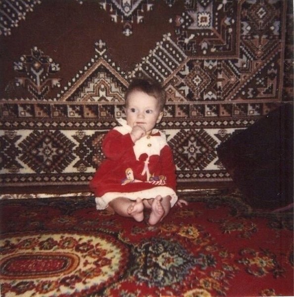 Современные дети уже не могут похвастаться фоткой на фоне ковра).ХАРАКТЕР - 5